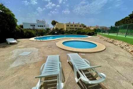 Apartamento de 2 dormitorios con piscina - MITJANA Ciutadella  Exterior foto